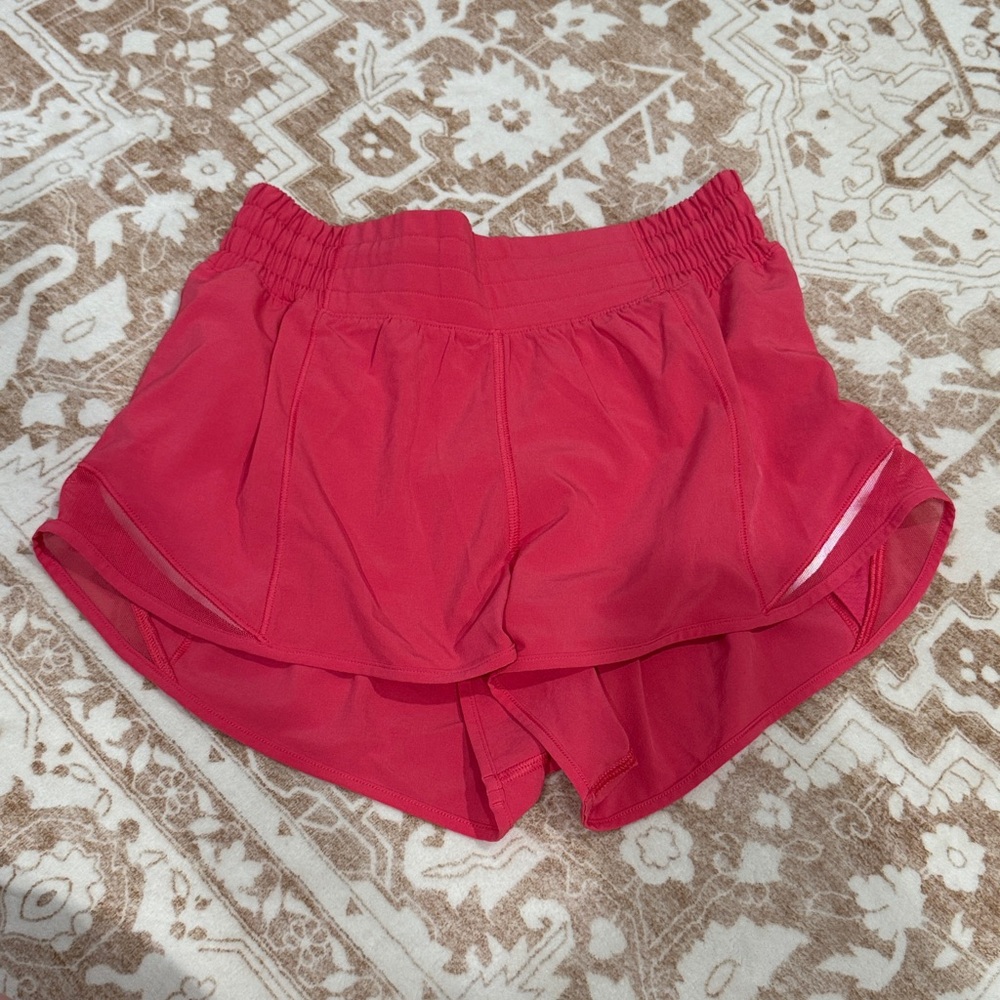 Lululemon High Rise Hotty Hot Shorts 2.5"